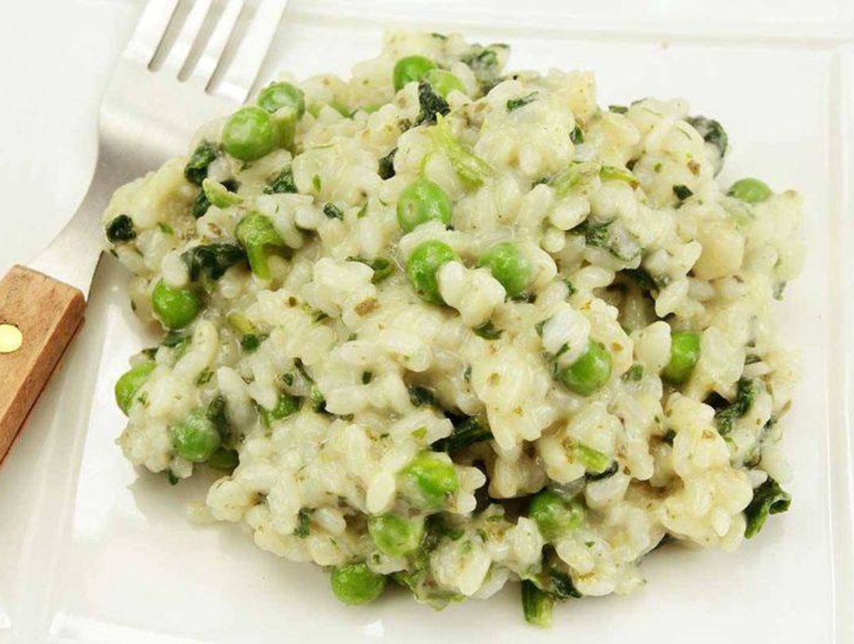 Risotto vegano de espinacas y guisantes