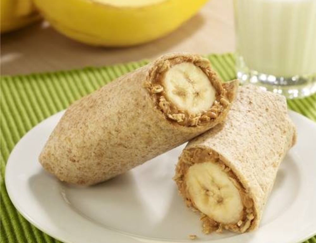ROLLITOS DE MANTEQUILLA DE CACAHUATE (MANI) Y BANANA