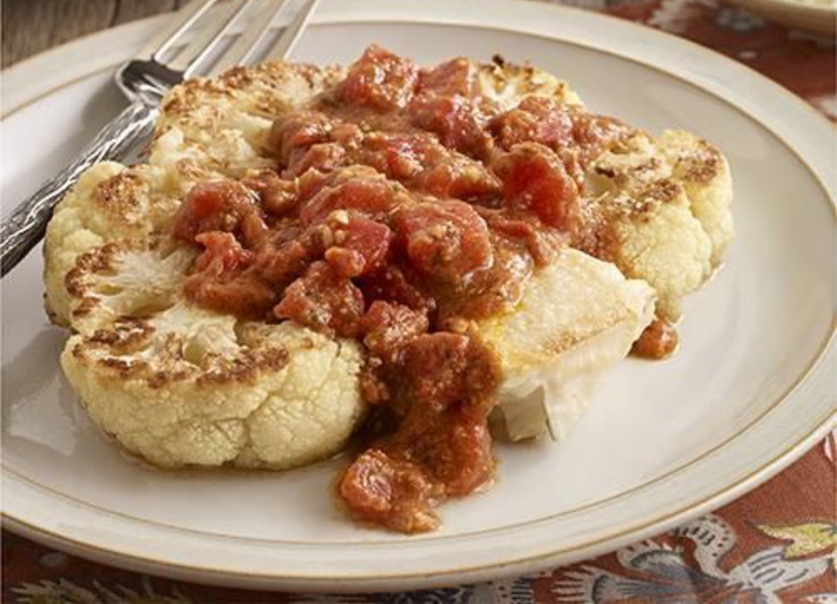 FILETES DE COLIFLOR CON SALSA PESTO DE TOMATE