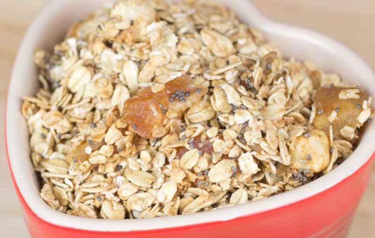 Granola de manzana, canela y chía