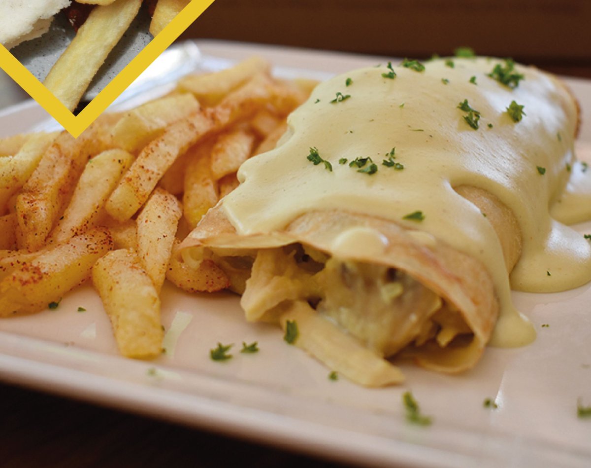 Crepes de pollo con salsa blanca sin harina