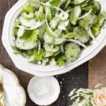 Ensalada de pepino, apio y cebolla dulce con 484644206_1875144349964011_8615743454013032801_n