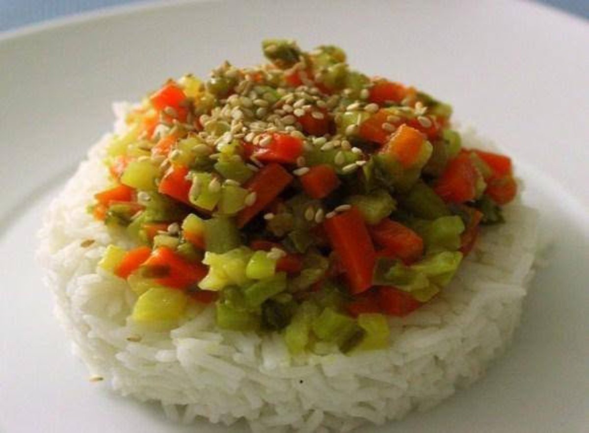 Arroz basmati con verduras y sésamo