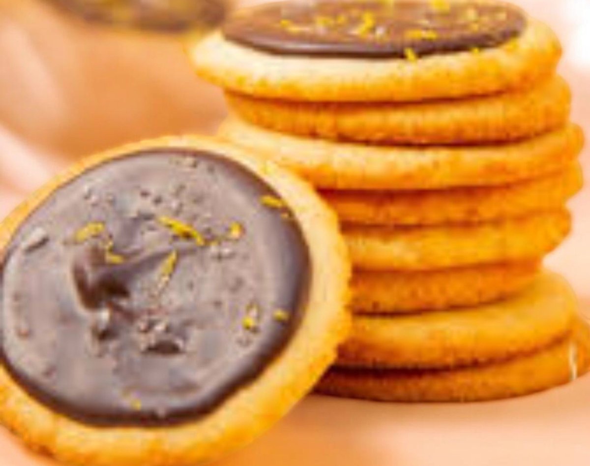Galletitas de harina de almendras, coco rallado y cobertura de chocolate. 713243754_10164395741309044_2403995547909297705_n