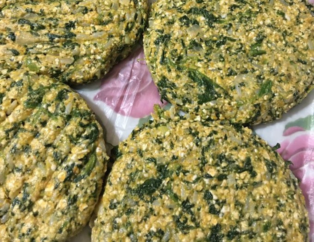HAMBURGUESAS DE ARROZ INTEGRAL Y ESPINACAS.