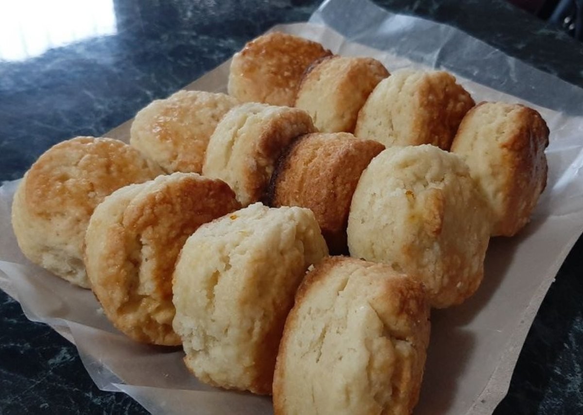 Scons de naranja y amapolas